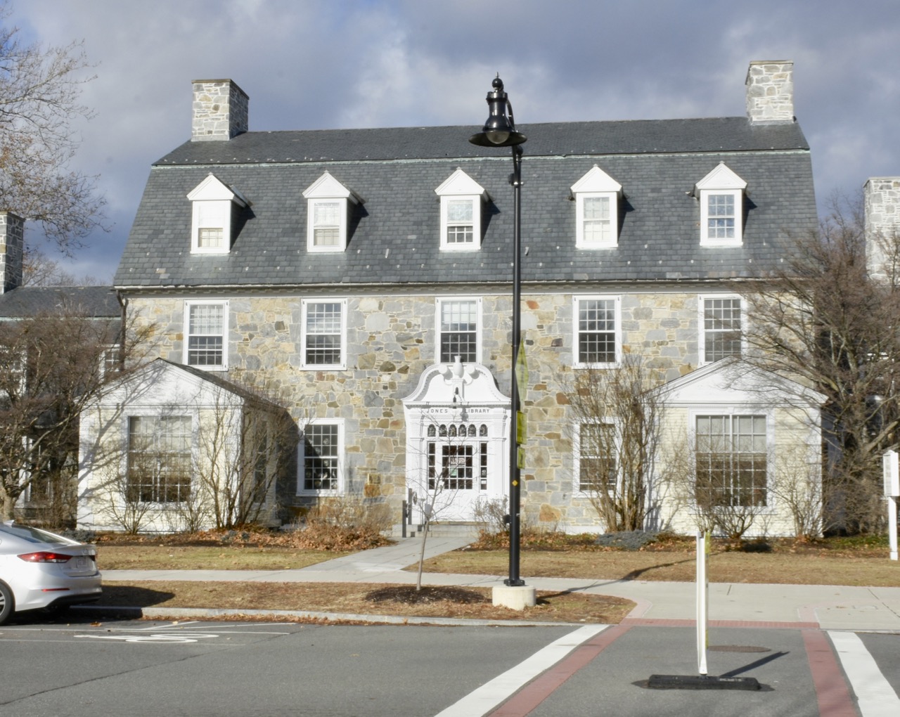 Amherst Town Council Votes To Put Jones Library Project On November