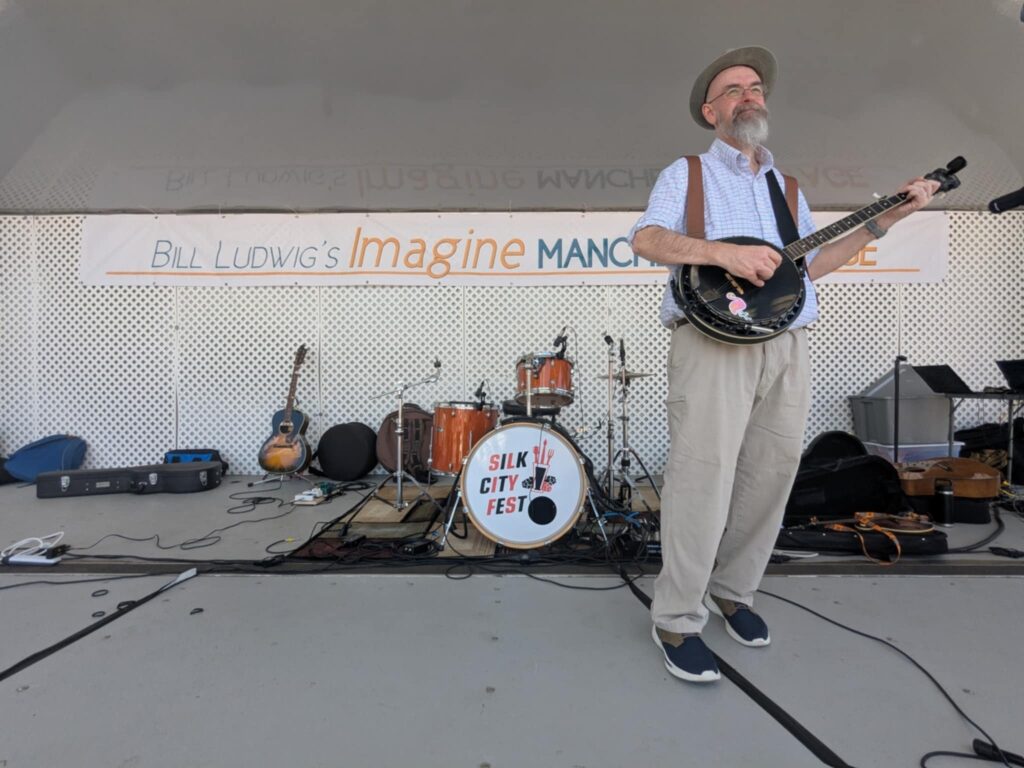 Troubadour Bill Ludwig at the January PVFS Song and Story Swap